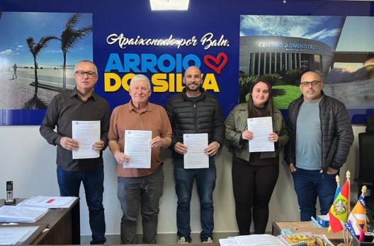 Ordens de serviço contemplam pavimentação e construção de deck na Praia da Caçamba