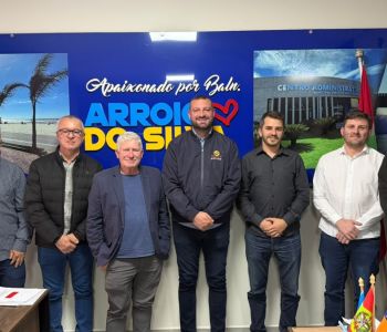 Reunião trata sobre implantação do loteamento Village no lado sul do município