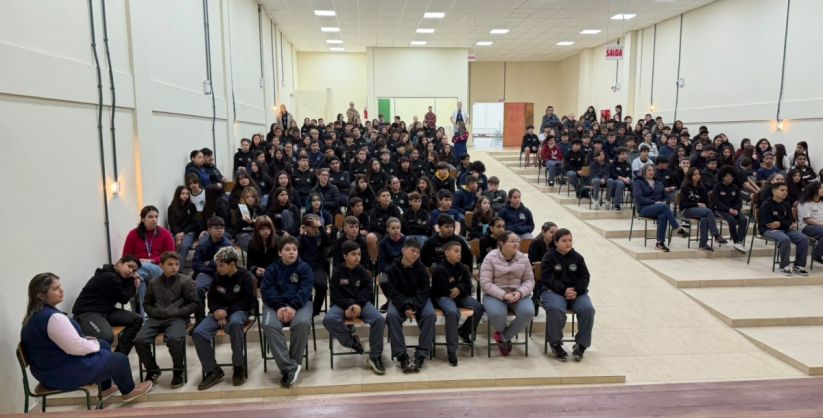 Vacinação é tema de ação com adolescentes em Araranguá