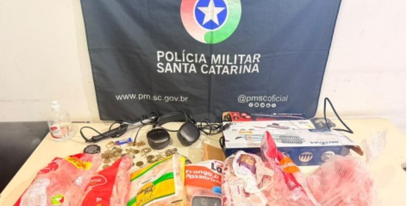 Homem é detido com objetos furtados após ser abordado vendendo carne congelada em Araranguá