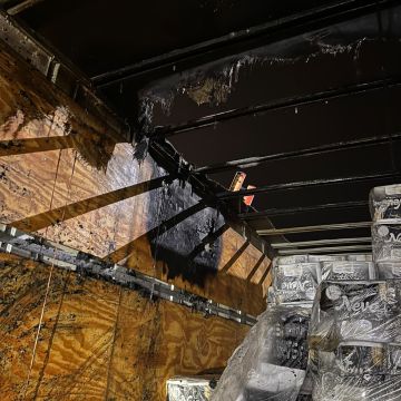Incêndio em carreta mobiliza bombeiros na divisa entre SC e RS