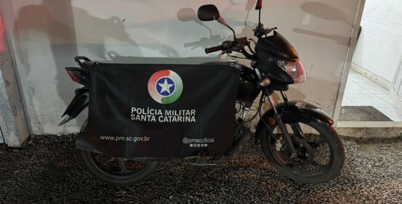 Polícia Militar recupera motocicleta com registro de furto em Araranguá