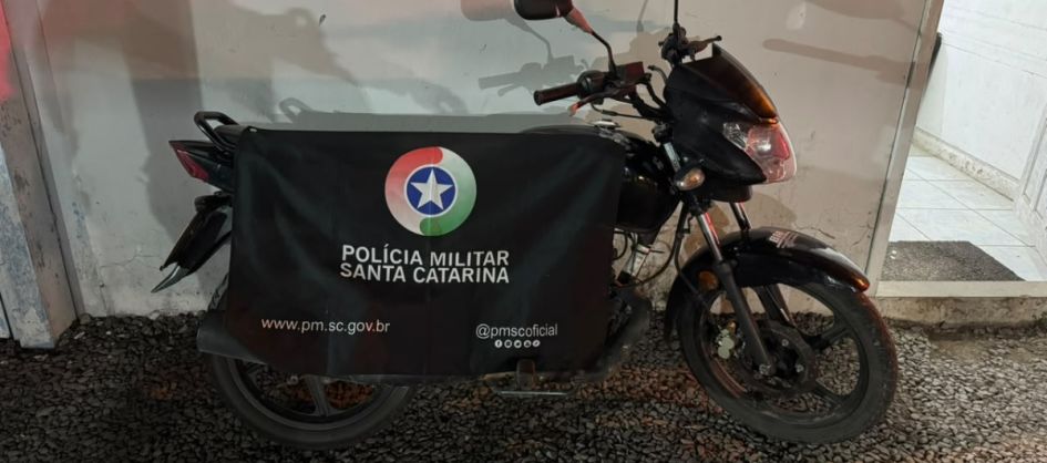 Polícia Militar recupera motocicleta com registro de furto...