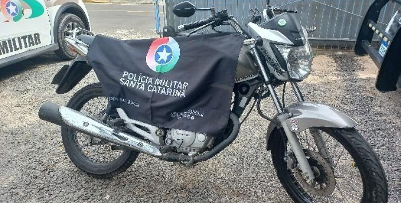 Motocicleta furtada é recuperada pela PM em Araranguá