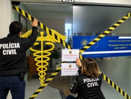 Polícia Civil cumpre medida cautelar e interdita consultório em Araranguá