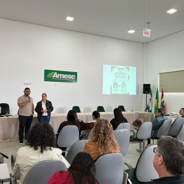 AMESC promove formação para educadores sociais e equipes técnicas dos serviços de acolhimento