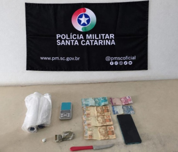 Homem é preso por tráfico de drogas durante abordagem em Araranguá