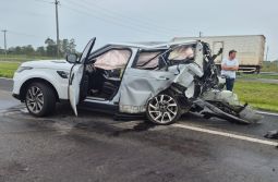 Motorista de 53 anos fica gravemente ferido em acidente na BR-101, em Araranguá