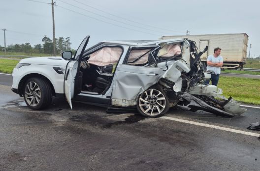 Motorista de 53 anos fica gravemente ferido em acidente na BR-101, em Araranguá