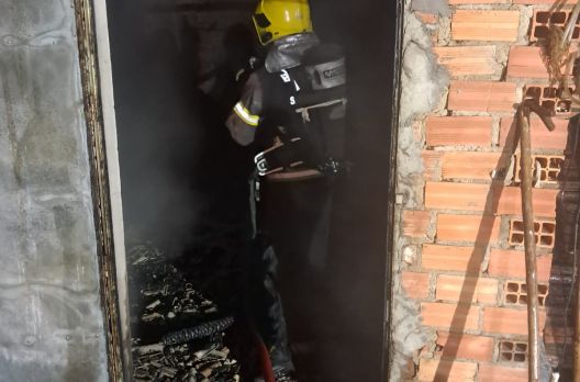 Incêndio atinge estufa de secagem de fumo em Araranguá