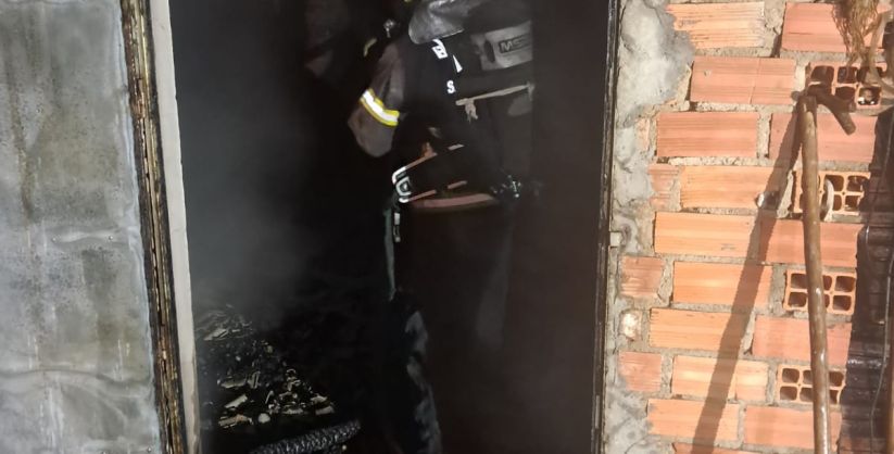 Incêndio atinge estufa de secagem de fumo em Araranguá