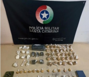 Polícia Militar apreende mais de 1,9 kg de drogas em casa no bairro Jardim Cibeli, em Araranguá