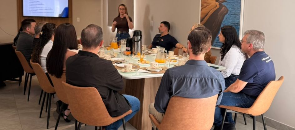 Café com a Presidente aproxima associados e apresenta a fo...