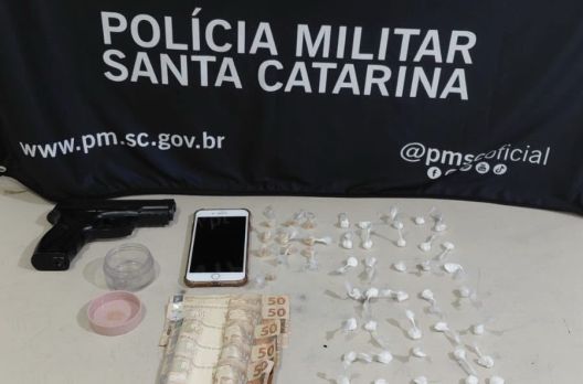 Homem é preso por tráfico de drogas em Passo de Torres