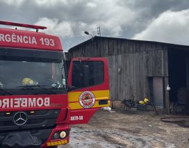 Incêndio atinge estufa de fumo no bairro Parque Alvorada, em Araranguá