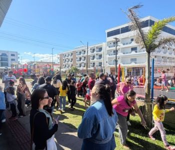 Sábado Cultural reúne famílias na Praça Central em Balneário Arroio do Silva