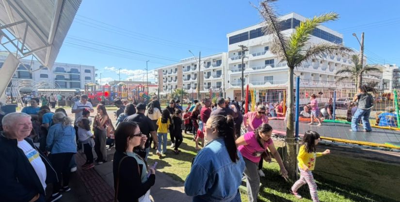 Sábado Cultural reúne famílias na Praça Central em Balneário Arroio do Silva