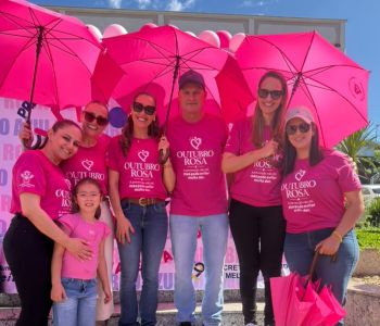 Meleiro reúne mais de 100 mulheres em caminhada do Outubro Rosa e anuncia evento com Laine Valgas