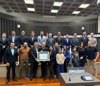 Lucas Fernandes recebe Título de Cidadão Honorário Araranguaense