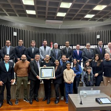Lucas Fernandes recebe Título de Cidadão Honorário Araranguaense