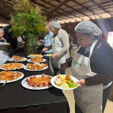 Meleiro promove cursos de gastronomia e hortas escolares