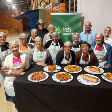 Meleiro promove cursos de gastronomia e hortas escolares