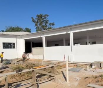 Prefeito acompanha avanço das obras na E.E.F. Lagoão, em Araranguá