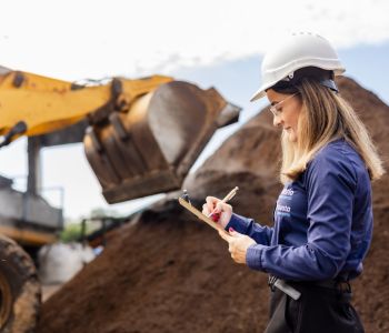 Sombrio Saneamento é selecionada para o Prêmio FECAM – Práticas de Excelência 2026 com projeto que transforma lodo de esgoto em fertilizante