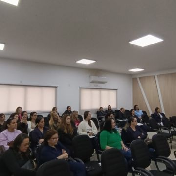 Encontro em Araranguá qualifica profissionais da Atenção Primária à Saúde