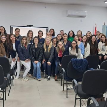 Encontro em Araranguá qualifica profissionais da Atenção Primária à Saúde