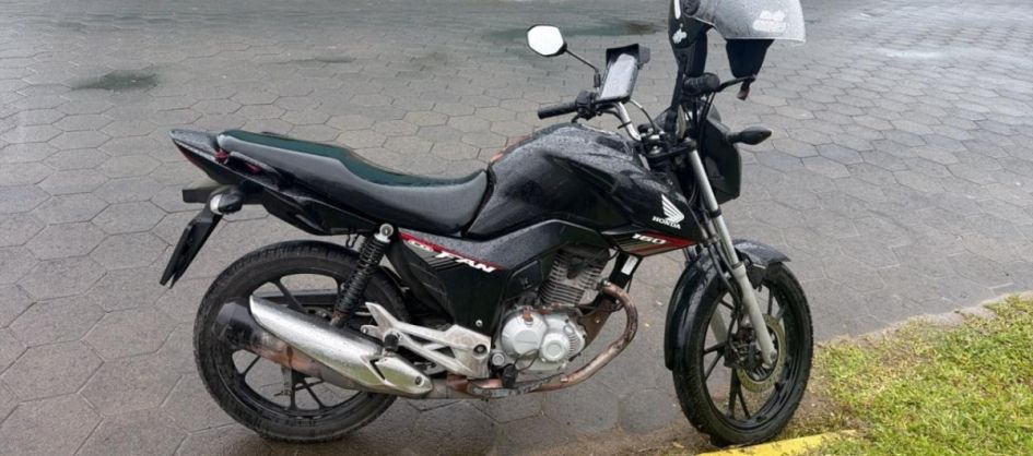 Motocicleta com registro de furto é recuperada em Balneár...