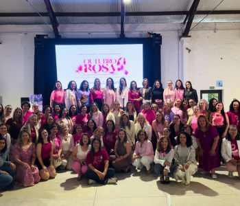Outubro Rosa reúne aproximadamente 100 mulheres em evento de conscientização no Contato Eco Parque