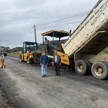 Prefeito de Maracajá acompanha fase final da pavimentação da Rodovia Angelino Acordi