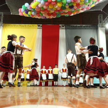 Mais de 300 crianças e jovens se apresentam no Dia de Espetáculo em Forquilhinha