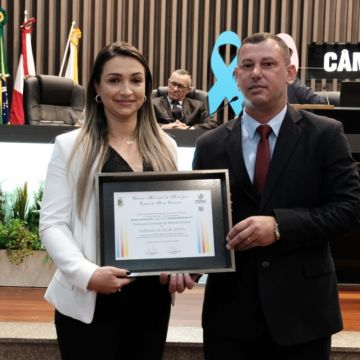 Vereadores homenageiam profissionais da saúde do município