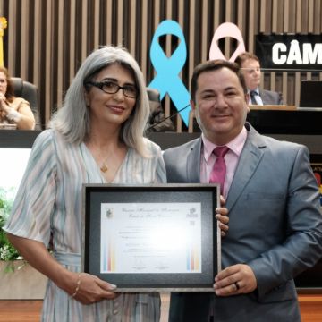 Vereadores homenageiam profissionais da saúde do município