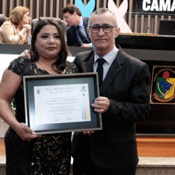 Vereadores homenageiam profissionais da saúde do município