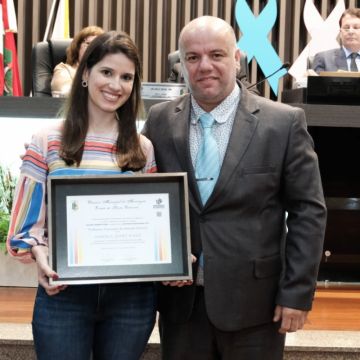 Vereadores homenageiam profissionais da saúde do município