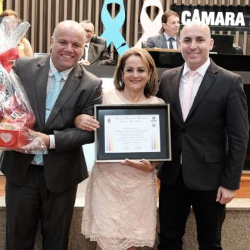 Vereadores homenageiam profissionais da saúde do município