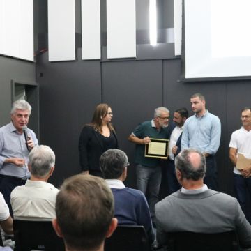 Lembranças e emoção na homenagem ao Esporte Clube Metropol