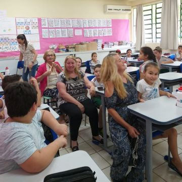 Projeto une alunos e seus avós na Escola Professor Jakob Arns em Forquilhinha