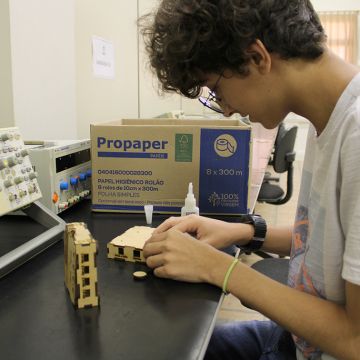 Aulas de robótica incentivam o empreendedorismo e a inovação em Criciúma 