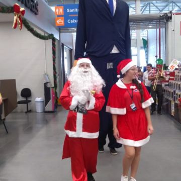 Papai Noel recebe chave da cidade