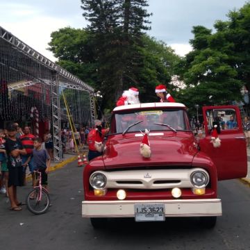 Papai Noel recebe chave da cidade
