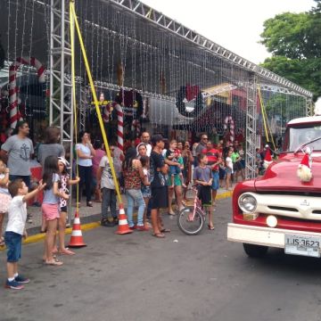 Papai Noel recebe chave da cidade