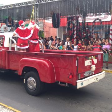 Papai Noel recebe chave da cidade