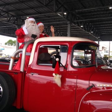 Papai Noel recebe chave da cidade