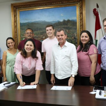 Conselheiros tutelares são empossados em cerimônia na Prefeitura de Nova Veneza 