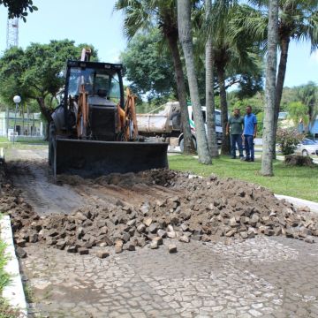 Praça Frei Eusébio está passando por revitalização