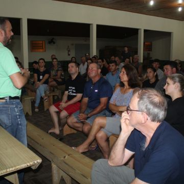 Moradores conhecem projeto de pavimentação de acesso ao Cedro